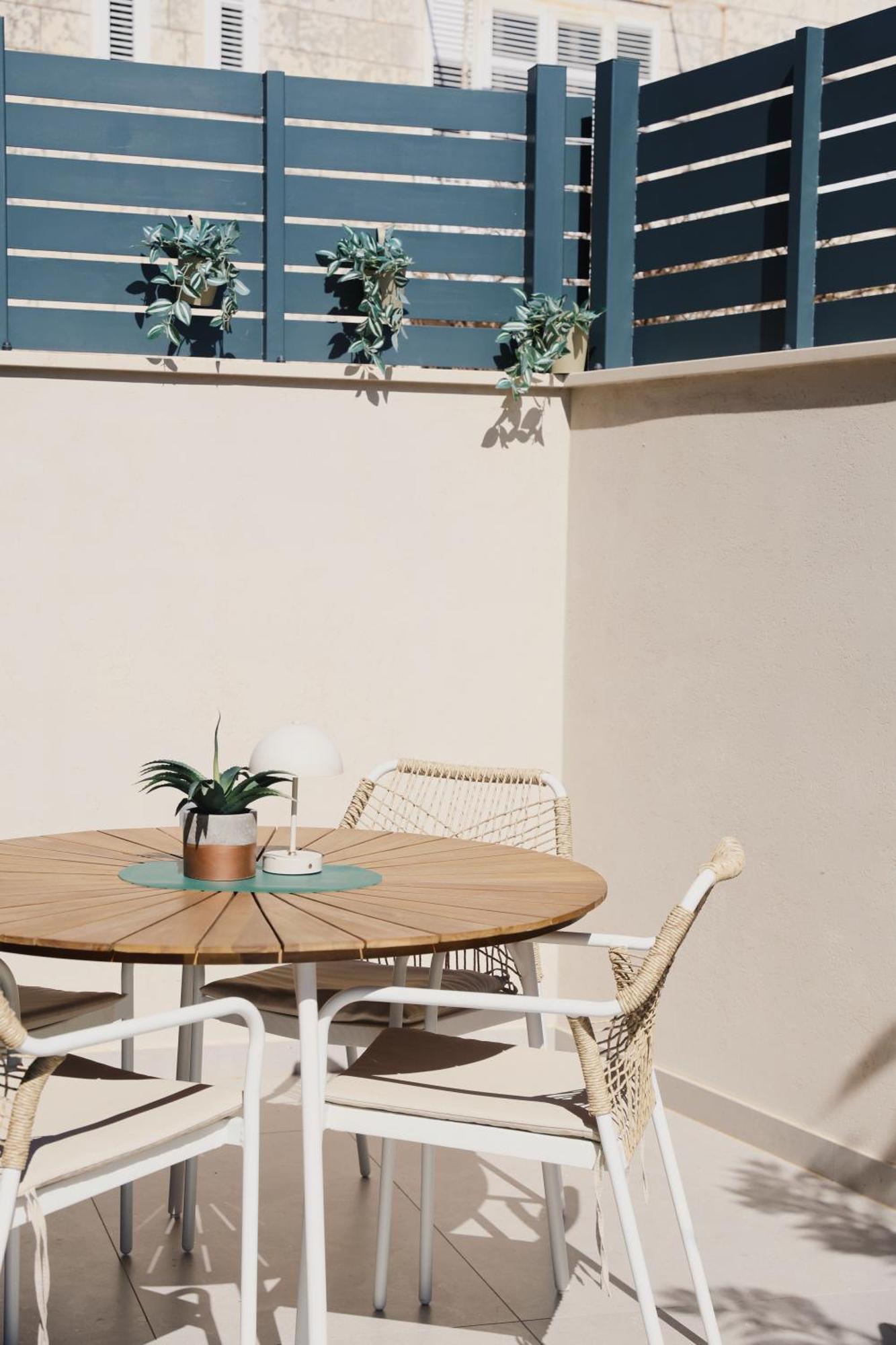 M&k Apartment *